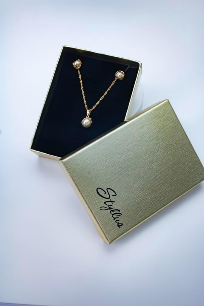 Pearl and Gold Jewelry Set, Elegant Necklace with Pendant and Stud Earrings, Classic Fashion Accessories - Image 4