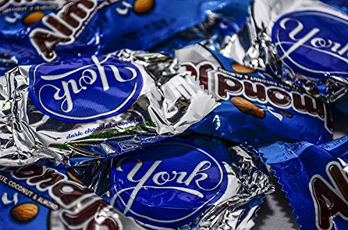 Bundle Of (20 Pound) Variety Assortment Chocolate Mix Bulk Pack M&M's Peanut, M&M's Plain, Reese's Peanut Butter Cups, Snickers, Kit Kat, Twix, Milky Way, Almond Joy, 100 Grand, York Peppermint Patties #TOP5