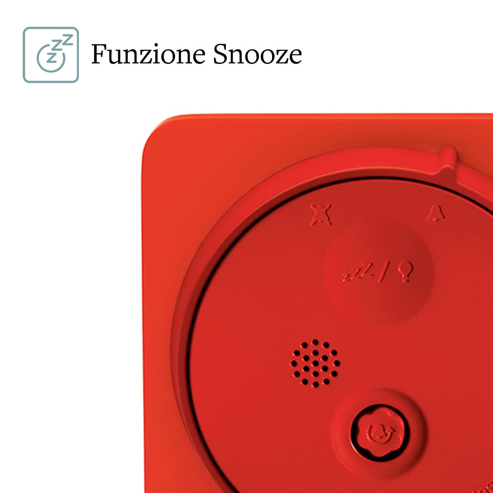 Punkt. AC01 - Sveglia analogica con Quarzo, Funzione Snooze, Luce a LED, luci a Batteria, silenziosa Senza ticchettio (Blocco in Alluminio e Frontale in Vetro), Colore Rosso, Lunghezza 3,4 cm,