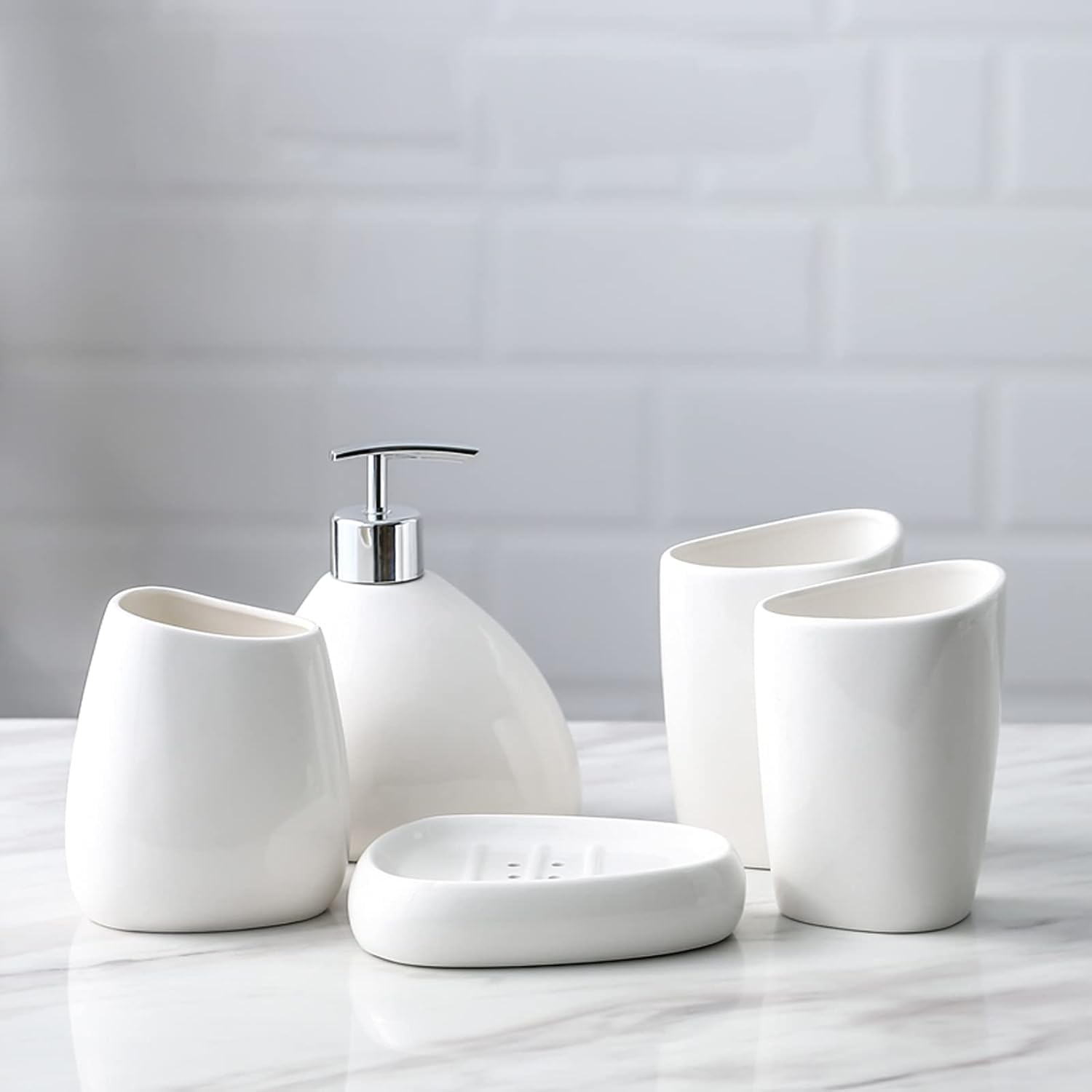 Articles ménagers en céramique et accessoires de salle de bain marbre