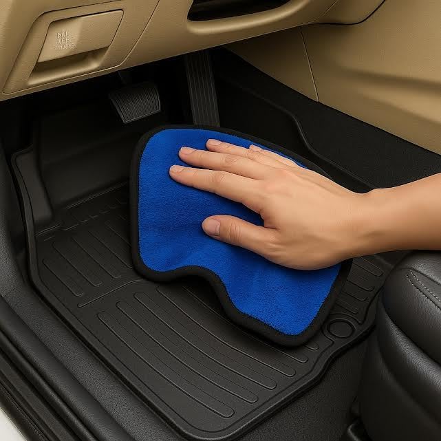 Image of Double-Sided Microfiber Cleaning Cloth for Cars - Ultra Soft, Super Absorbent, Lint-Free, Scratch-Free Towel for Car Wash, Polishing & Detailing - (40x40 cm)
