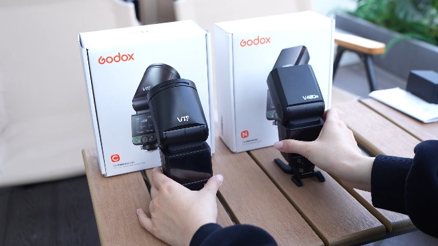 Watch Godox V480 VS Godox V1 mid on Amazon Live