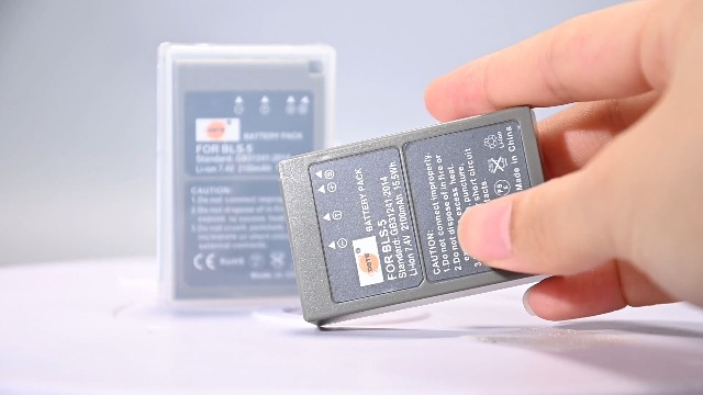 【美品】第3世代E-M5 Mark III ボディー※バッテリー３個他おまけ付 社外の外付けグリップ』 オリンパス OM-D E-M5 Mark III ボディ の