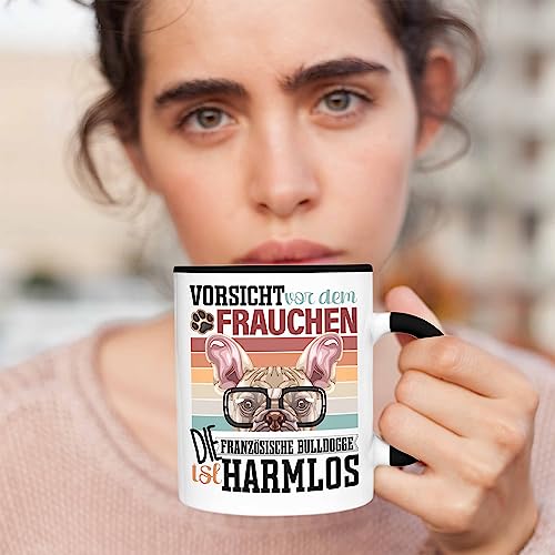 Trendation - Französische Bulldogge Besitzerin Frauchen Tasse Geschenk Lustiger Spruch Geschenkidee Vorsicht Vor Dem Frauchen (Schwarz)