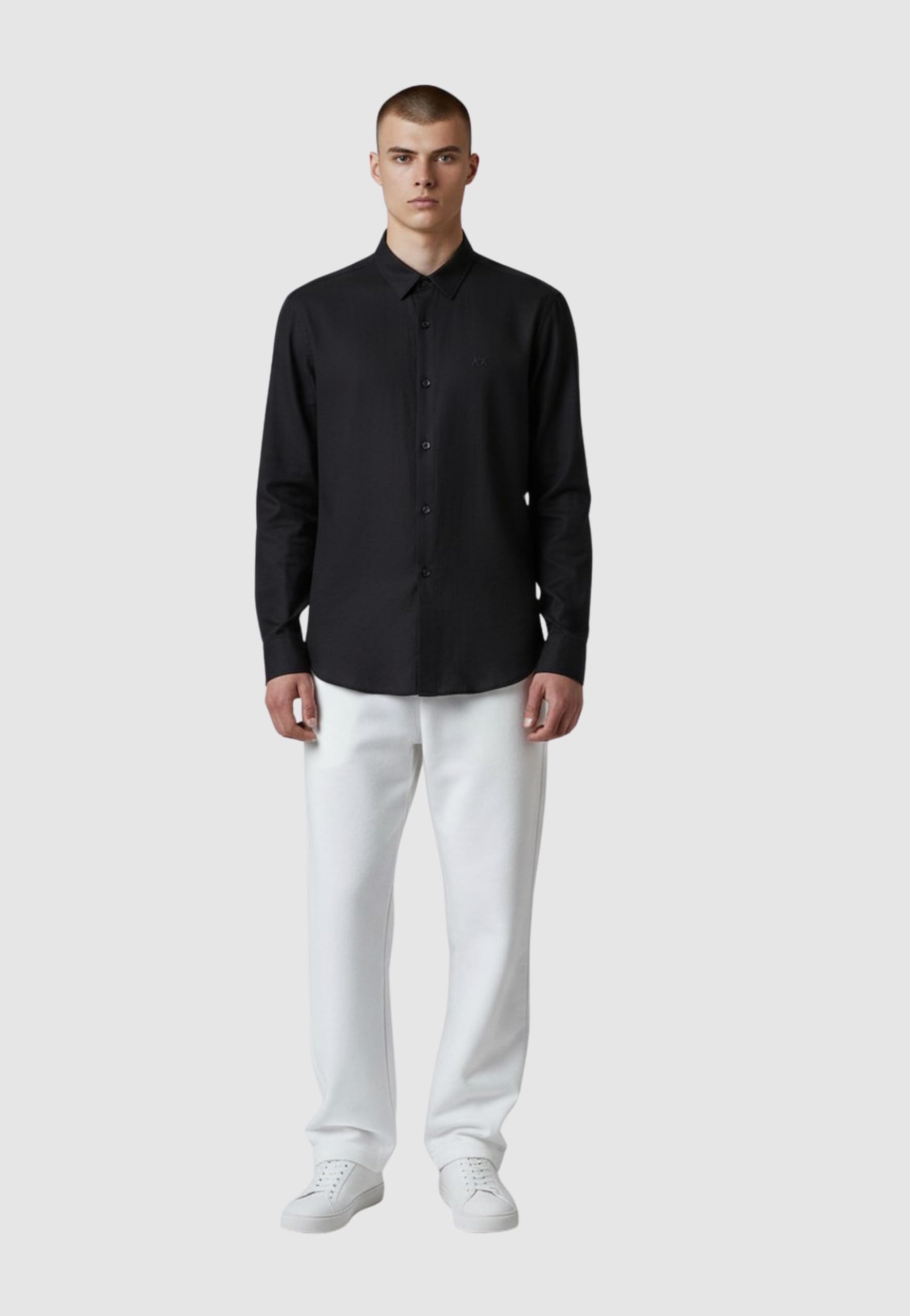 Armani Exchange Essential, Emboridered Tonal Logo Camisa para Hombre