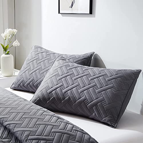 Image of Amazon Brand - Umi 100% Microfiber Ultrasonic 280 Tc Solid King Size Quilted Bed Cover /Bedsheet /Bedspreads with 2 Pillow Covers /Case (Luxury, Grey Mist 90X100 Inches, 250X230 cm)