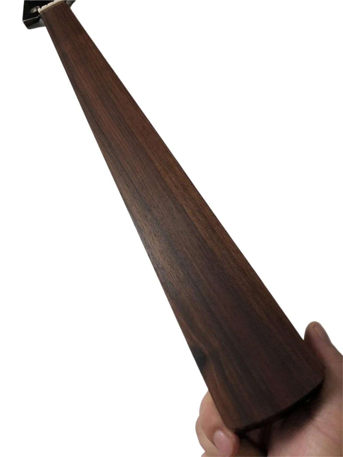 Basso fretless da 34" a 4 corde in palissandro | Superficie di gioco liscia in palissandro, lunghezza scala standard 34", ideale for toni caldi