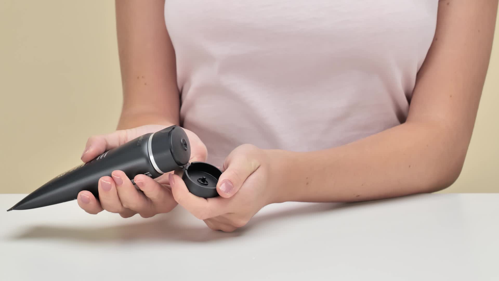 ELEMIS Mens Deep Facial Cleansing Wash, Pair Refreshing Peppermint Foaming Gel Face Cleanser with Pro-Collagen Anti Wrinkle, Moisturising Day Cream for Clean, Firm & Smooth Skin - Image 5