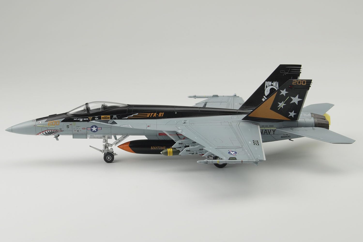 ★VFA-81仕様 F/A-18E模型★ダイキャスト製1/72スケール 1/72 アメリカ海軍 艦上戦闘機 F/A-18E スーパーホーネット VFA