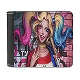 Unsere Brieftaschen sind aus hochwertigem PU-Leder, sauber genäht, gut verarbeitet und langlebig. Die Textur der Brieftasche ist fein und glatt, mit einer sehr weichen und angenehmen Haptik. Diese kompakte, einfache und leichte Brieftasche ermöglicht es Ihnen, problemlos 10 Banknoten und 8 Karten zu verstauen, ohne aufgebläht zu aussehen. Sie müssen sich keine Sorgen machen, dass Sie sich unwohl fühlen, wenn Sie diese Brieftasche in Ihre Hosentasche stecken. Es ist ein Muss für Ihre tägliche Reise.