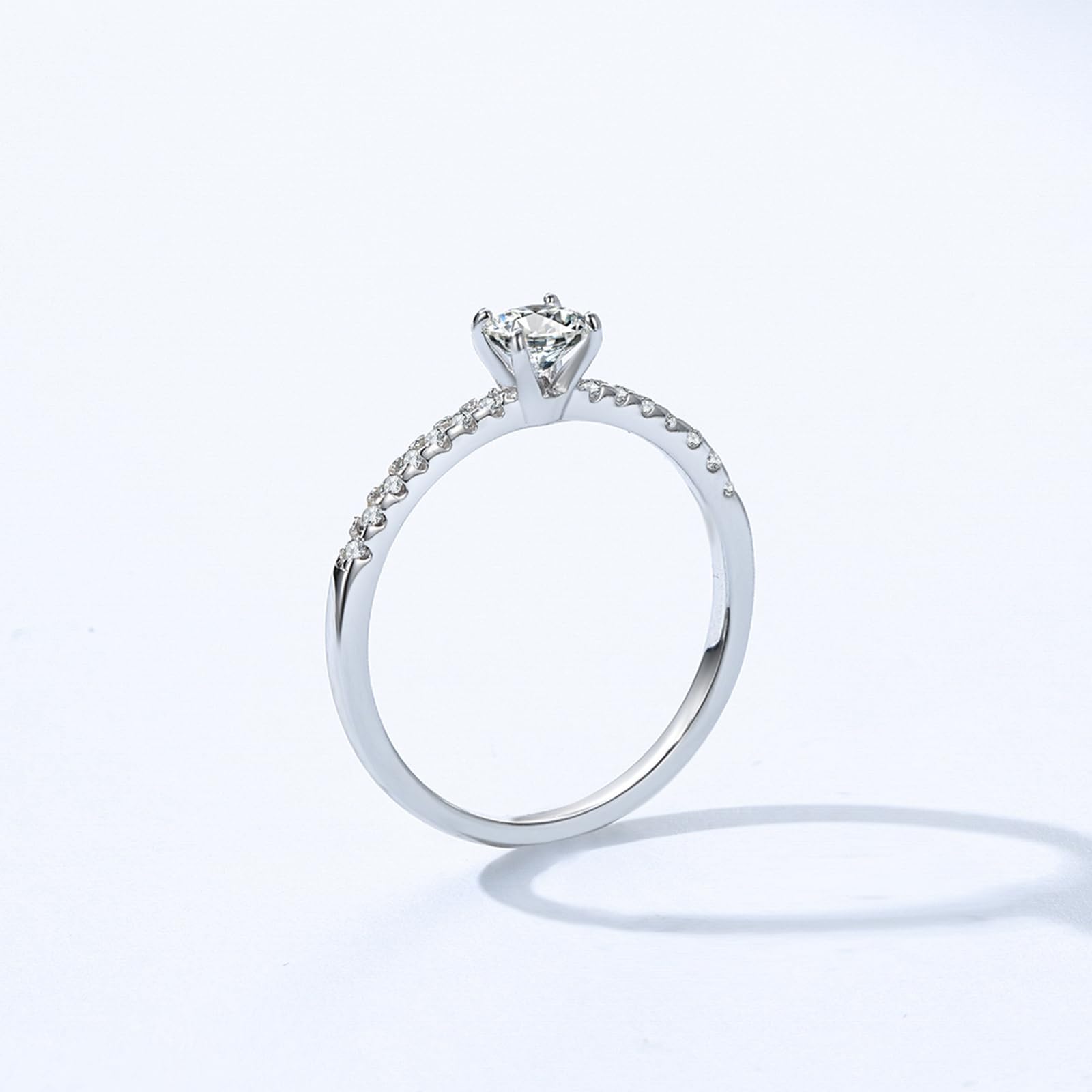 Hochzeit Ringe für Damen, Frauen Eleganter Ring im Reihendesign mit 4 Zinken und 0,25 ct rundem Diamanten und Moissanit