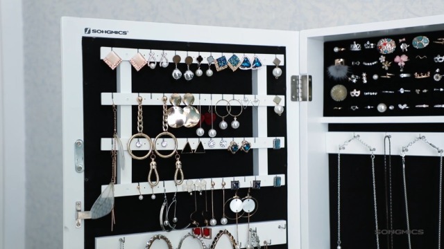 Armadietto Portagioie Da Parete SONGMICS Con Specchio E Serratura - Bianco, Con Ripiani E Ganci Per Gioielli