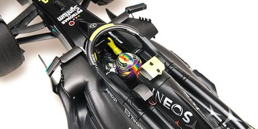 Amazon.com: Minichamps Mercedes-AMG Petronas F1 Team W14 E