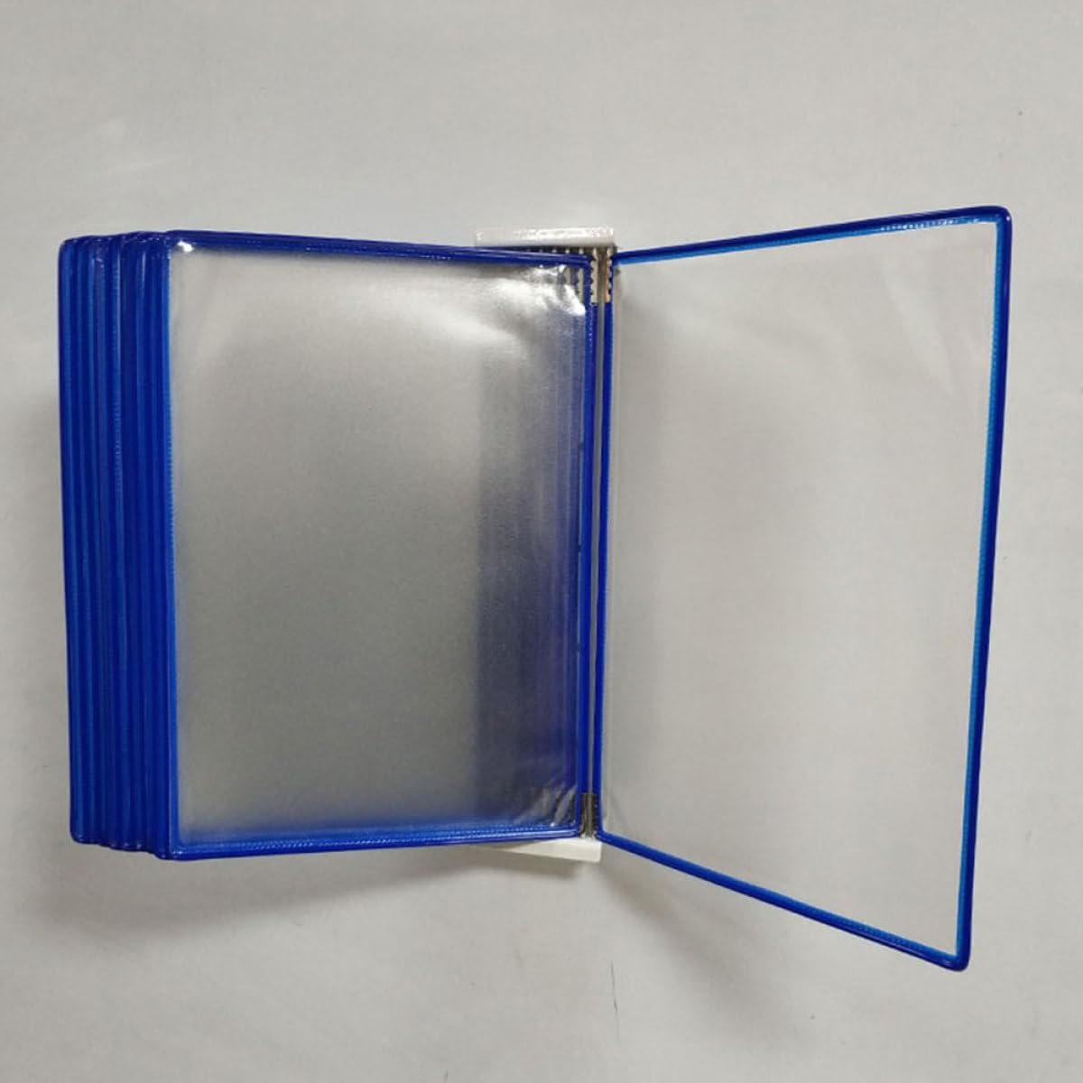 Wandhängender Aktenhalter Blau aus Pvc und Metall 10-seitiger Organizer zum Aufhängen für Akten und Bücher im Büro und Zuhause