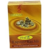 El rizoma de Kapoor kachli tiene una actividad pediculicida. Gracias a su poder de perfume natural, deja un agradable olor a limpio en el cabello.