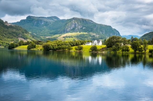Imagen de madera 50 x 30 cm: fiordo noruego y montañas en verano. Lysefjord, Noruega (94901571)