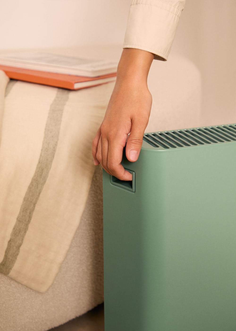 CREATE/WARM HANDY COLOURS/Convettore riscaldante ad aria Verde Sage/Funzione ventilatore e aria calda, ambienti fino a 20m², 4 modalità, leggero, basso consumo, 57x23x43 cm, 2000W
