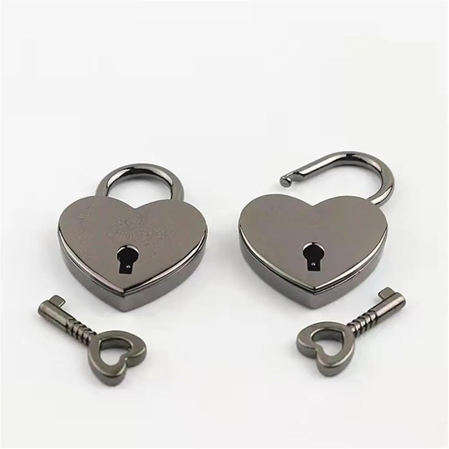 Heart Shape Vintage Metal Mini Padlock Bag Suitcase Luggage Box Key Lock with Key 1Pcs(Gun Black)