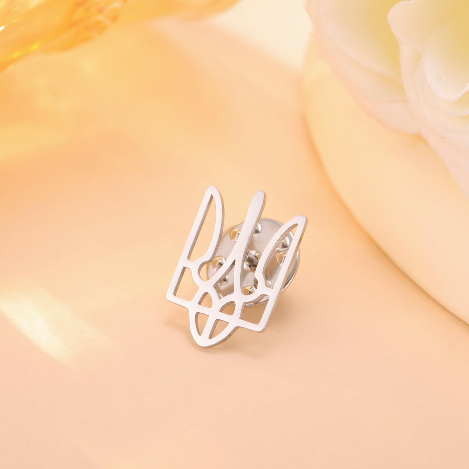Dreamtimes Ukrainian Symbol Brooch pins Ukrainian Coat of Arms Lapel Pin for Men Women Ukraine Trident Inspired Jewelry Ukraine Remembrance Pin Patriotic Gift