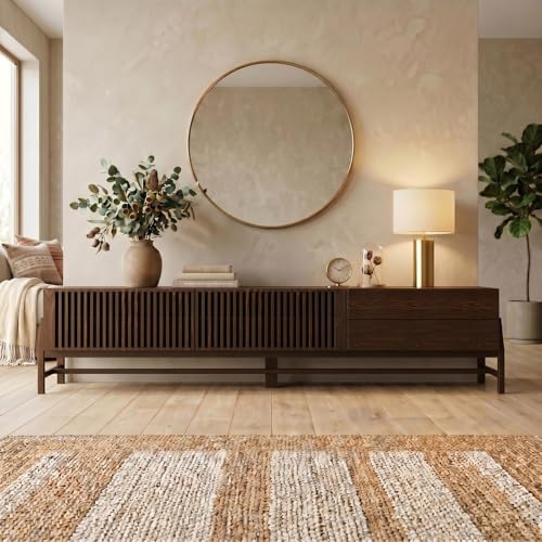 IDIMEX Meuble TV Adamo L 220 cm en Bois Massif Coloris Noyer avec 2 Portes Coulissantes, 2 Tiroirs, Design à Lamelles, Grand Meuble Télé avec Rangement,...