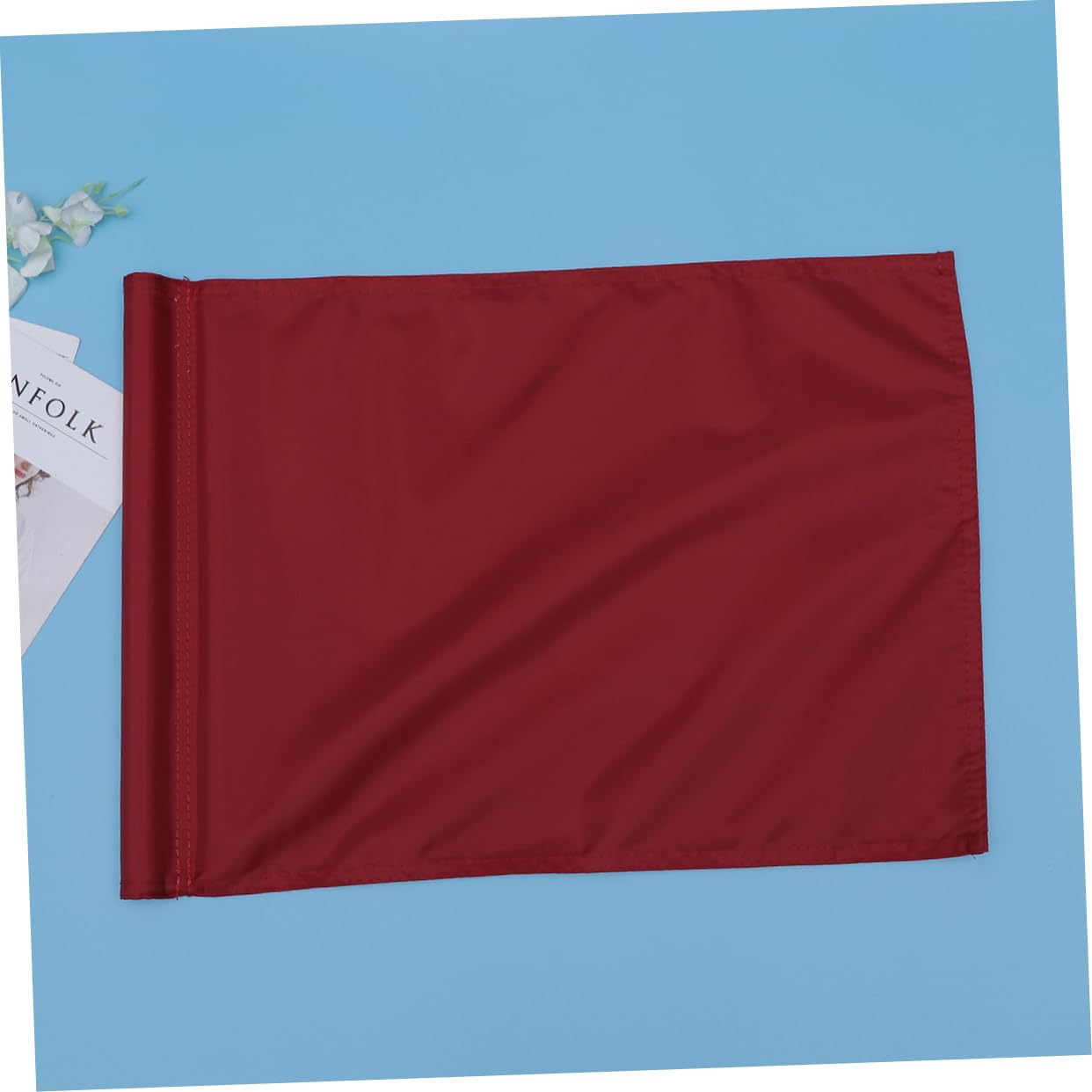 BESTonZON Monochrome Mini Putting Flag Red Lightweight Tear Resistant Training Flag for Practice Durable Portable Golf Marker present for Golf Enthusiasts