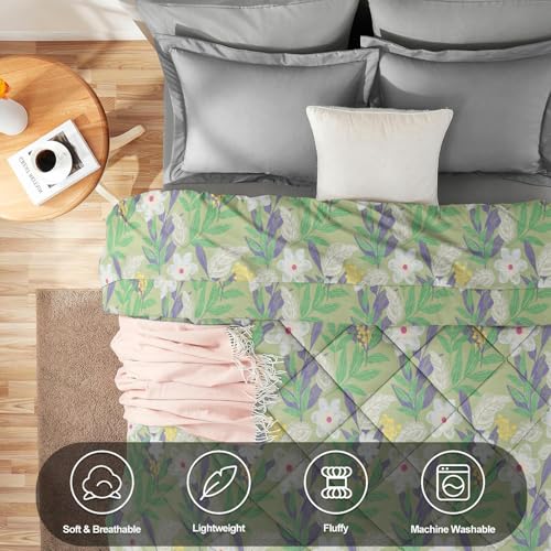 Image of Amazon Brand - Umi 220 GSM Reversible Microfiber AC Comforter /Duvets for Mild Winter | All Season King Size 3 Layered Quilted Blanket for Single Bed (228 cm x 152 cm Light Green & White & Blue)
