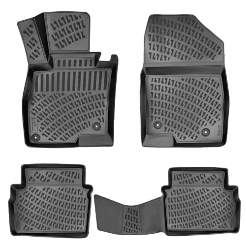 Foot mats with reinforcement in the pedal area and with a central tunnel in the back of the mat.