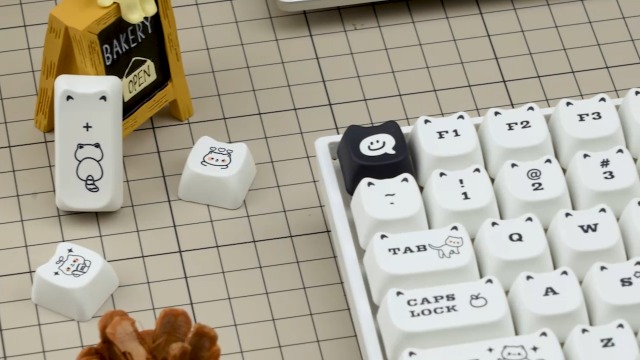 猫型ホワイトメカニカルキーボード Amazon.com: XVX Cute Cat Keycaps, Mao Profile White PBT Keycaps