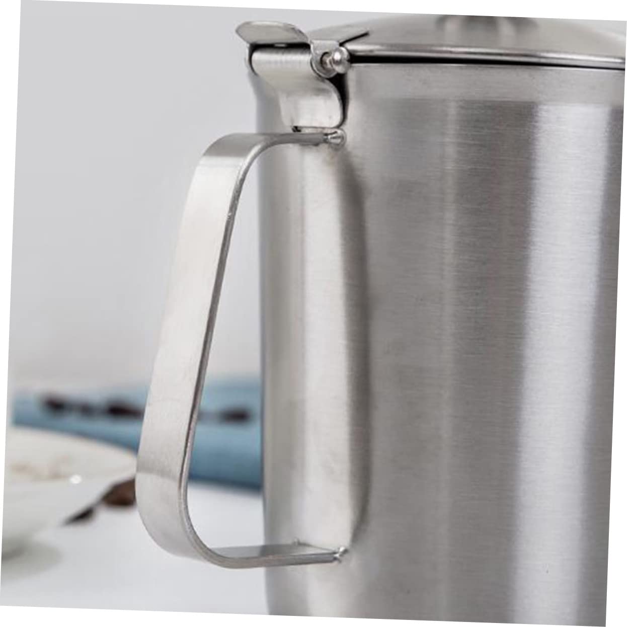 BESTYASH Misurino per Misurare e Mantenere Caldo Latte da 700ml in Acciaio Inossidabile con Coperchio Speciale Tazza Graduata per Espresso e Latte