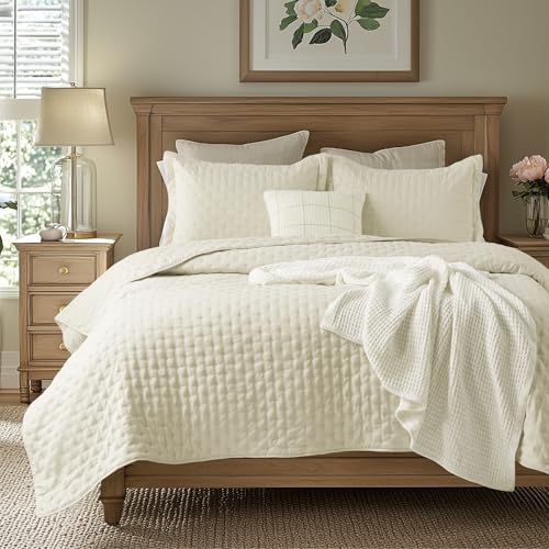 Bedsure King Quilt - Ivory Bedspread King Size & Lightweight Comforter, Modern Cottage Coverlet with Clover Pattern, Ultra Soft All-Season Bedding, 106 x 96 Inches