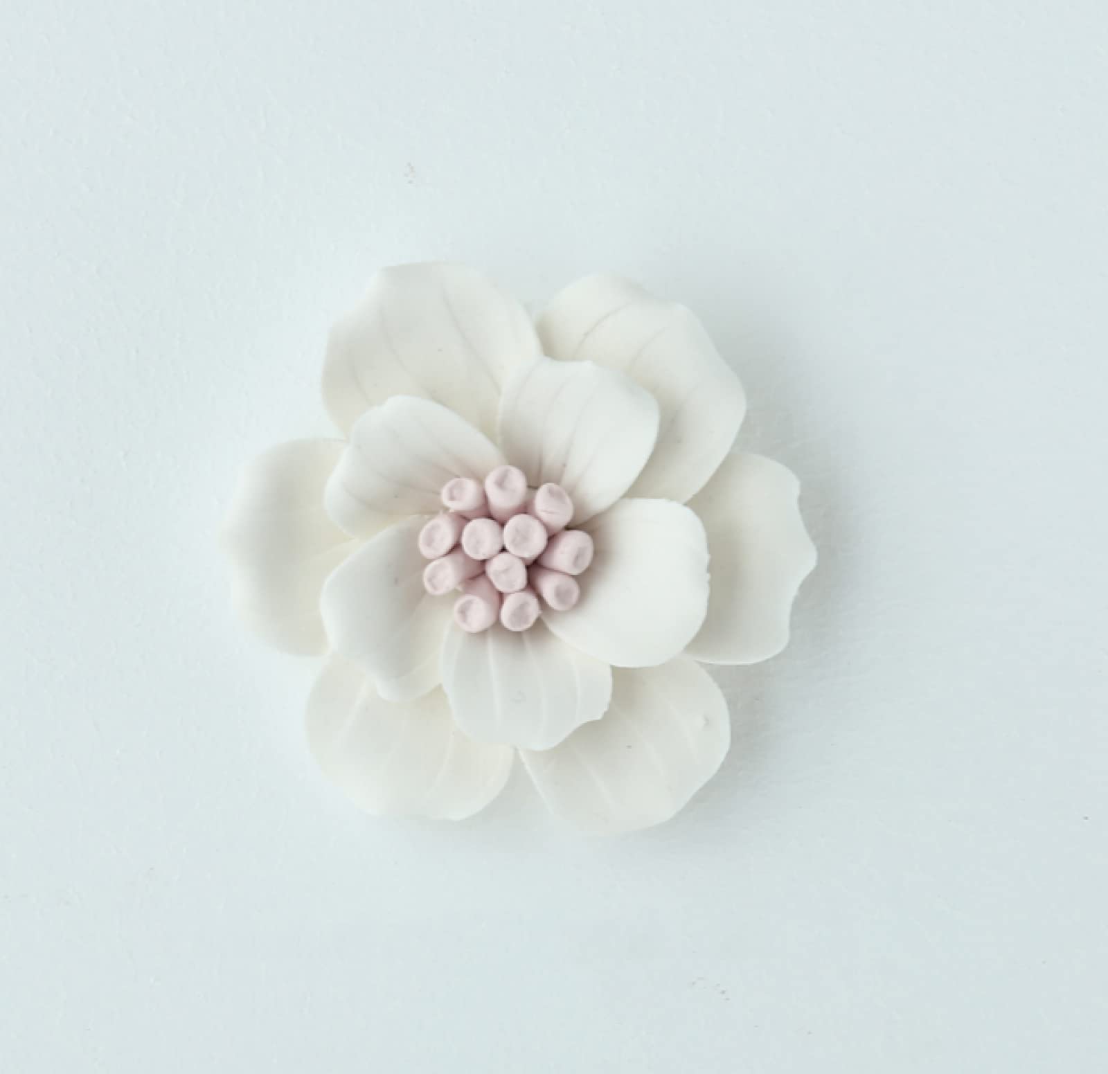 KJOLWHCQ Elegant Handcrafted Ceramic Flowers White Peony Hibiscus Flower Sculpture Home Hanging 3D Wall Art Decor for Living Room Bedroom