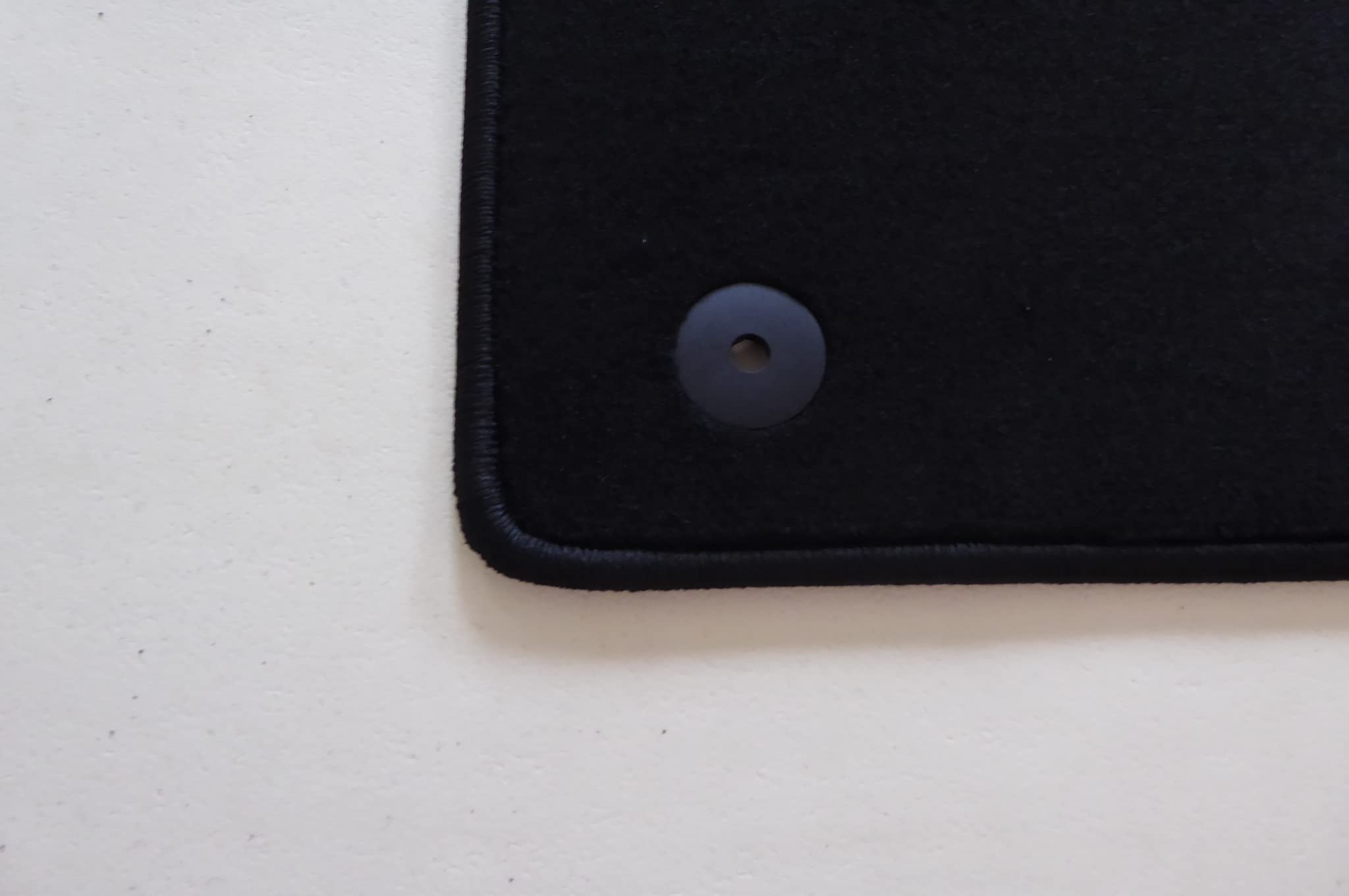 Fußmatte Teppich feiner Dicker Velour 1-TLG schwarz passend für VW New Transporter ab 2025 (T7 T8) 3 Sitzer