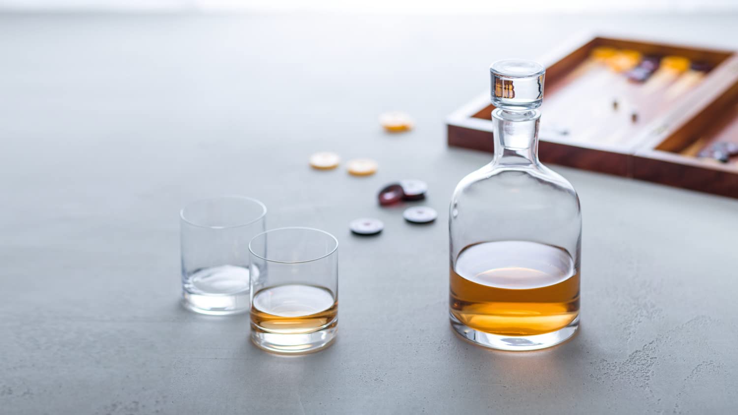 Leonardo Ambrogio Whisky-Set, 2 Whisky-Gläser und Karaffe im edlen Look, exklusives Bar-Set im klassischen Design, 3-teilig, 060003 | usives Bar-Set im klassischen Design, 3-teilig, 060003