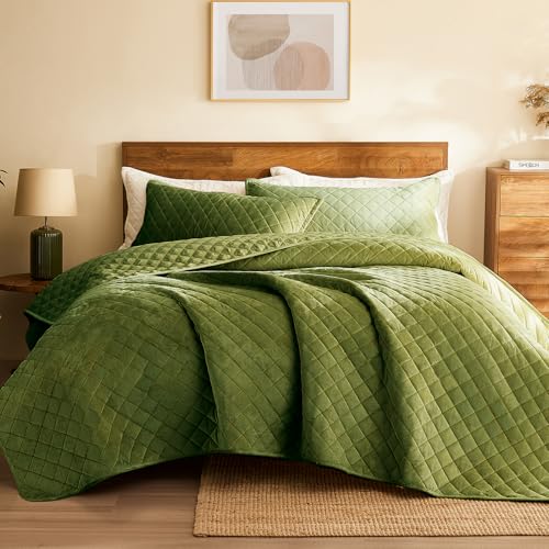 L'AGRATY Velvet Quilt King Size: 3-Piece Reversible Luxury Velvet Bedding Comforter Set - Lightweight Oversized Quilted Bedspread Coverlet with 2 Pillow Sham for All Season - Olive Green Quilt