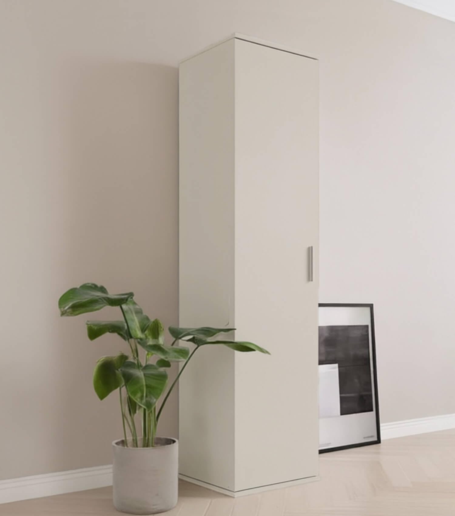 mokebo Mehrzweckschrank schmal 'Der Kompakte' (180x42 cm) Made in Germany, Universalschrankaus Holz in Kaschmir, für Flur & Bad, Putzschrank hoch in Beige