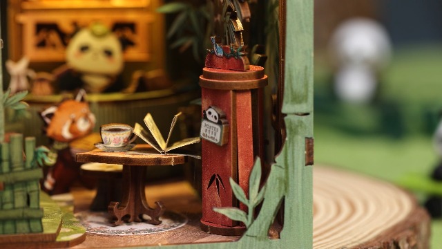 CUTEBEE Book Nook Kit - DIY Casa Delle Bambole in Miniatura DIY per Adulti, Tema Ramen Giapponese Miniature da Costruire di Legno, Regali Unici per Familiari e Amici (Morita-Ya