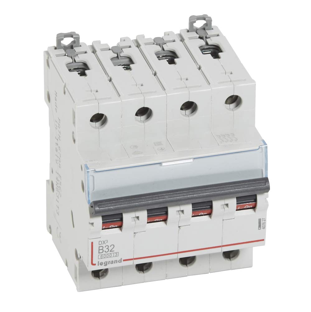 Interruptor magnetotérmico tetrapolar DX3 32A con alta capacidad de corte