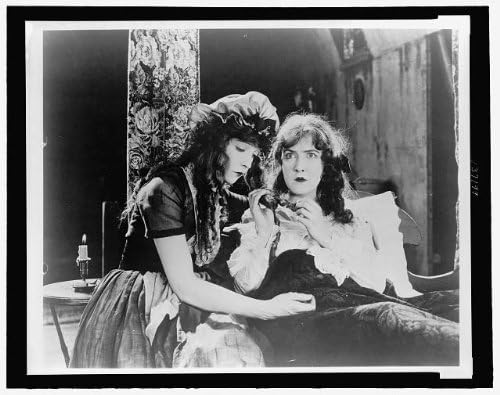 Amazon Photo Motion Picture Still リリアン ギッシュ ドロシー ギッシュ シーン 嵐の孤児 1921 アートフレーム ポスター オンライン通販 Amazon Photo Motion Picture Still リリアン ギッシュ ドロシー ギッシュ シーン 嵐の孤児 1921 アートフレーム ポスター オンライン通販