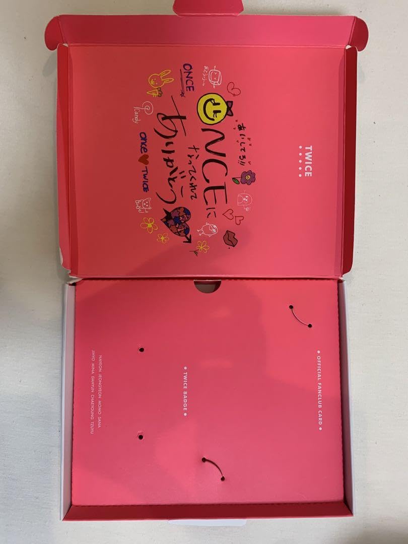 Amazon | TWICE 会員バッチ | バッジ | おもちゃ