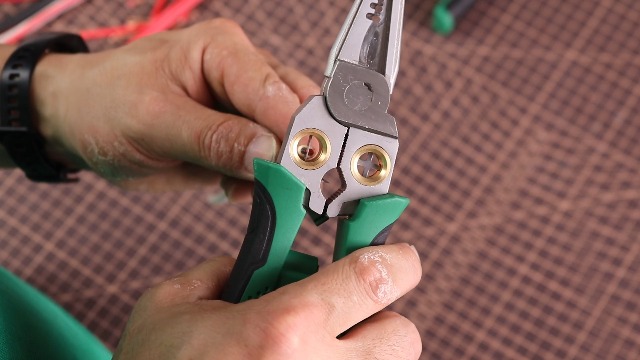 Alicates Electricista 8 En 1 Recargable - Probador De Voltaje, Pelacables, Corte, Crimpado, Tipo C