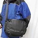 Materiali molto buoni. Adatto a un corpo full frame con obiettivo + 2 obiettivi + accessori.