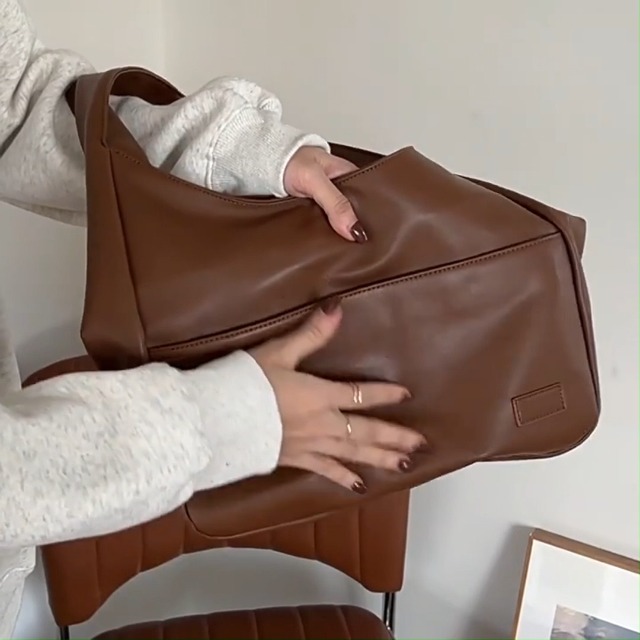 Bolso Tote de cuero marrón grande para mujer miniatura 7