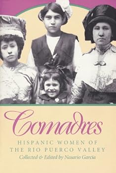 Paperback Comadres: Hispanic Women of the Rio Puerco Valley Book