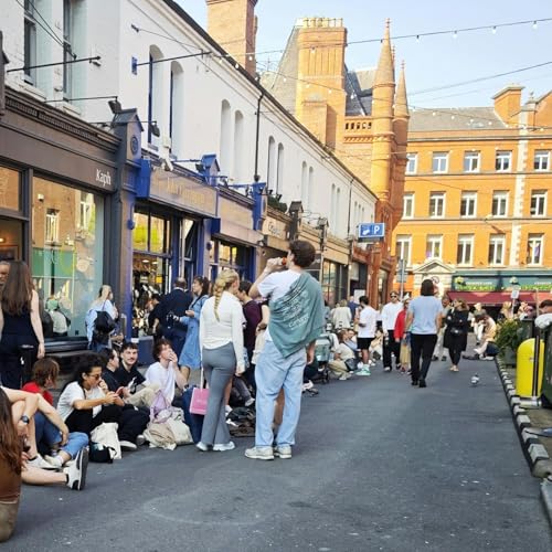 Councillor calls for anti-drinking signage on Drury Street as sunny weather brings back crowds.