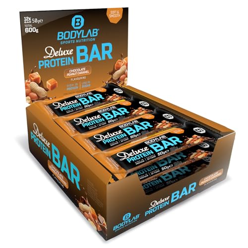 Bodylab24 Deluxe Protein Bar Chocolate Peanut Caramel 12 x 50g, Proteinriegel mit 11g Eiweiß pro Riegel, wenig Zucker, Eiweißriegel mit Vollmilchschokoladenüberzug