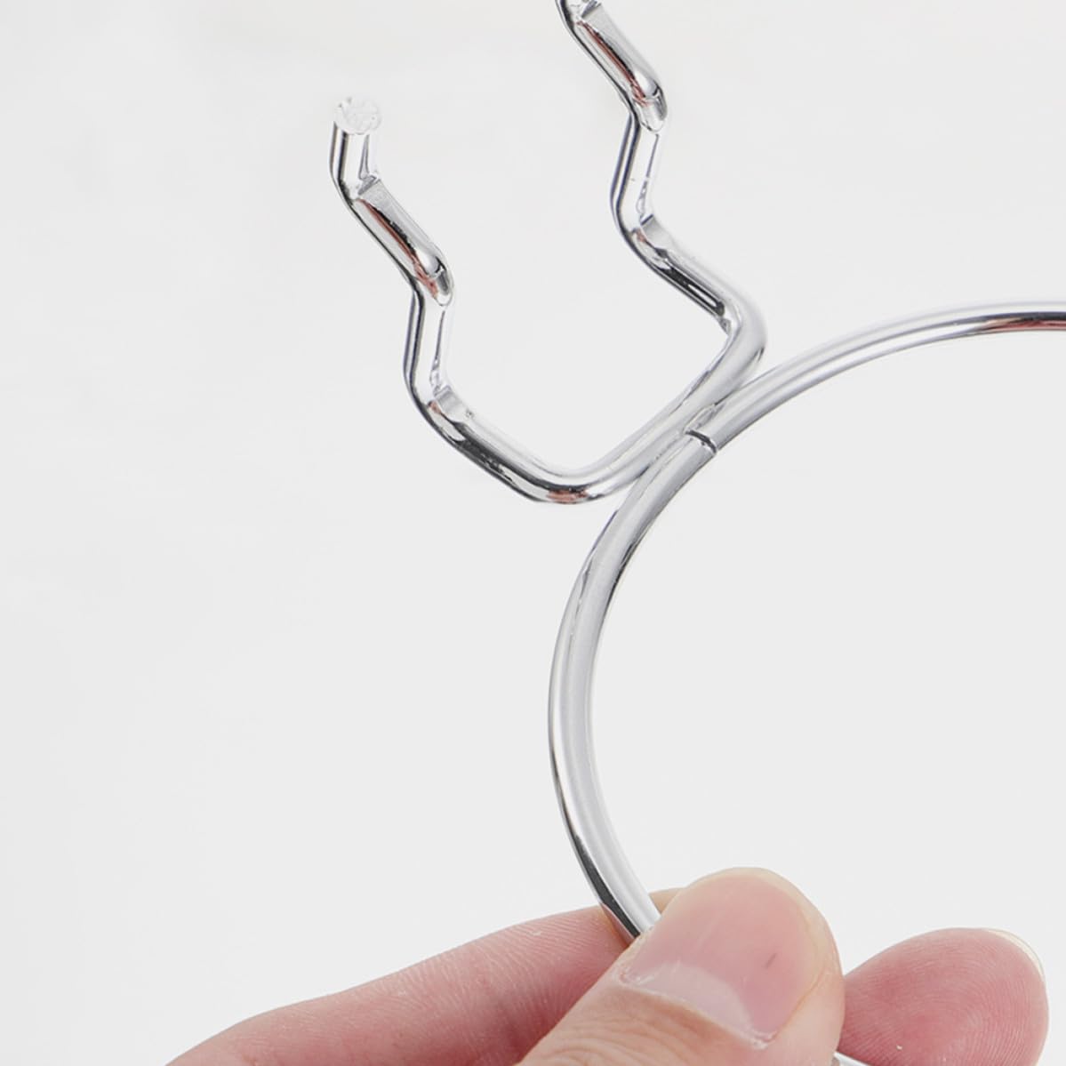 CHILDWEET Ganci Rotondi in Ferro per Pannelli Forati 6 Pezzi Argento, Resistenti e Flessibili, per Garage e Negozio, Organizzatori per Piccoli Oggetti e Contenitori
