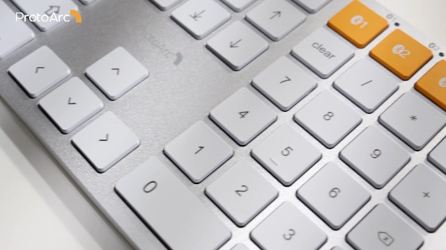 ProtoArc Bluetooth-Tastatur und -Maus mit Hintergrundbeleuchtung für Mac, KM100-A Multi-Device Wireless Keyboard Maus für Mac, volle Größe, wiederaufladbar für MacBook Pro/Air, iPhone, iPad, Weiß