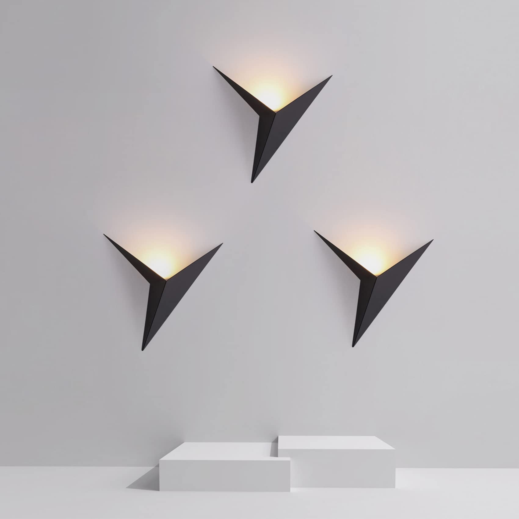 Applique da Parete Interno LED Triangolare in Ferro, Applique Nero, Lampada a Muro Industrial, Lampada a Parete Vintage per Soggiorno, Camera da Letto, Comodino, Hotel, Bar (Luce Calda)