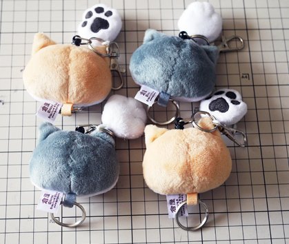 柴犬 ぬいぐるみ 肉球チャーム付き Amazon.co.jp: 柴犬 ぬいぐるみ キーホルダー バッグチャーム 小物