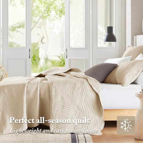 Image of Madison Park Cottage Damask Coverlet Set, 3 PC Full /Queen Quilt Set | Scallop Edge, All Season Oversized Bedding with Pre-washed Cotton-Filled Quilt, Shams, Cream
